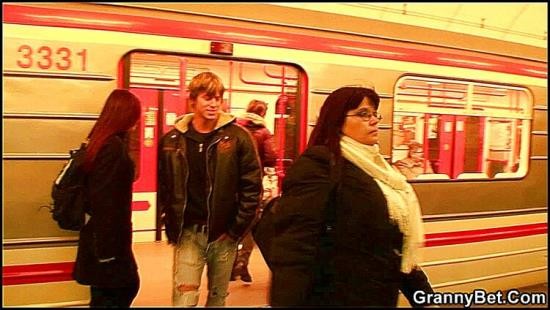 Grannybet - Unknown - Fattie In The Metro (FullHD/1080p/1.29 GB)