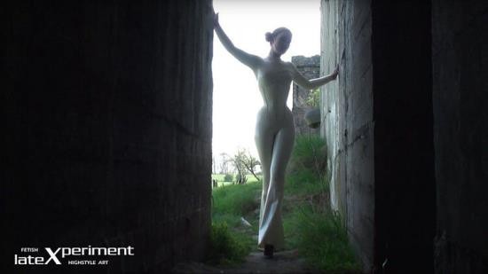 LateXperiment - Sophie Green - Latex Experiment (HD/720p/199 MB)