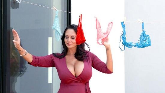 MommyGotBoobs/Brazzers - Ava Addams - Mom's Panty Bandit (HD/720p/2.07 GB)