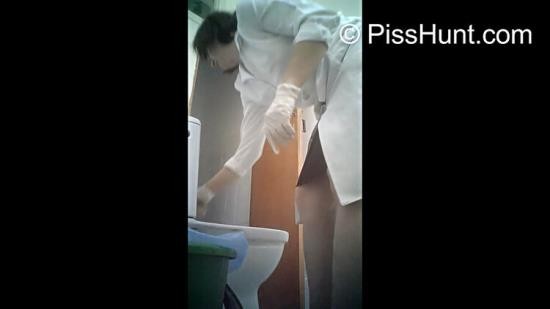 PissHunt - Pissing - 15 (FullHD/1080p/33.5 MB)