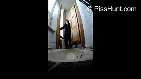 PissHunt - Pissing - 41 (FullHD/1080p/45.9 MB)