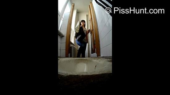 PissHunt - Pissing - 62 (FullHD/1080p/66.7 MB)