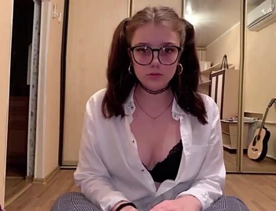 DollySkyXXX - Dolly Sky - The Teacher Fucked a Schoolgirl And Cum On Her Glasses (FullHD/1080p/215 MB)