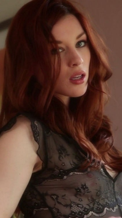 Babes - Stoya : Black Lingerie (HD/720p/295 MB)