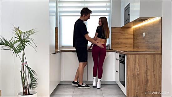 PornHub - LIs Evans - Fucked My Girlfriend In The Kitchen (FullHD/1080p/422 MB)