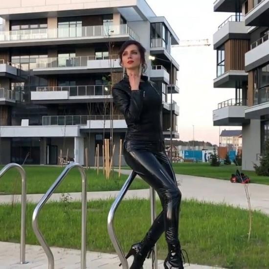 MyLatexBabe - Inna Great Vinyl Outfit (SD/636p/67.0 MB)