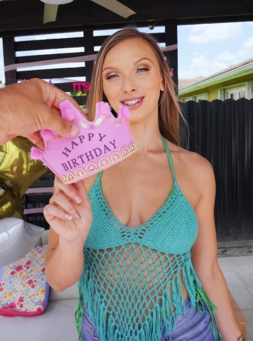 IKnowThatGirl/Mofos - Layna Landry : Saving Layna S Party (FullHD/1080p/1.25 GB)