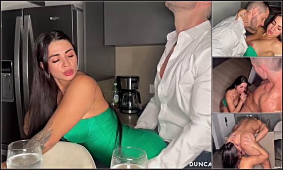 PornHub - Silvana Lee Eats My Ass After The Party (FullHD/1080p/208 MB)