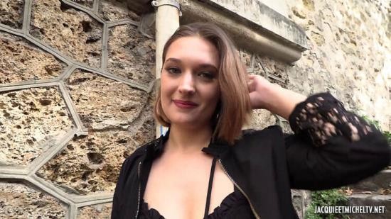 JacquieEtMichelTV/Indecentes-Voisines - Pauline 21 Years Old FRENCH (FullHD/1080p/1.15 GB)