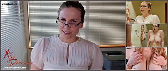 Onlyfans - Xev Bellringer Biggest Breast In The Office (HD/720p/348 MB)