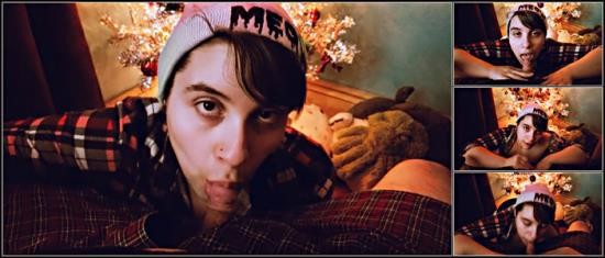 ManyVids - Lilkiwwimonster Sucking Dick On Christmas Eve (HD/720p/186 MB)