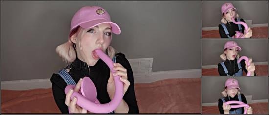 Onlyfans - Miss Princess Kay Sucking Her Tentacle Dildo 1 (HD/720p/110 MB)